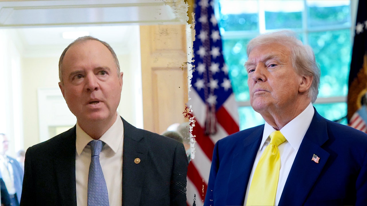 Demokratický informátor povedal FBI, že Adam Schiff schválil úniky utajovaných informácií zamerané na Trumpa.