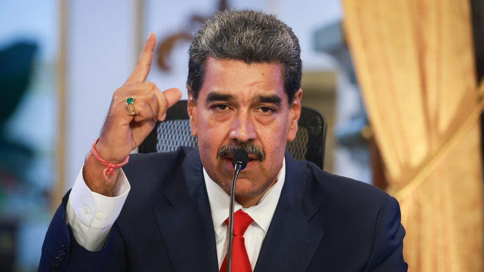 Rusko odolalo sankciám, povedal Maduro
