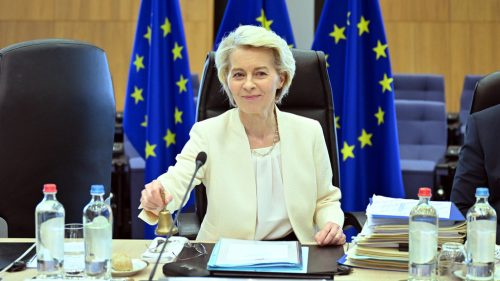 Kto vedie EÚ? Nevyzerá to tak, že by to bola Ursula von der Leyenová. Ale plánuje „zmenu režimu“ v členskom štáte – Moskva.