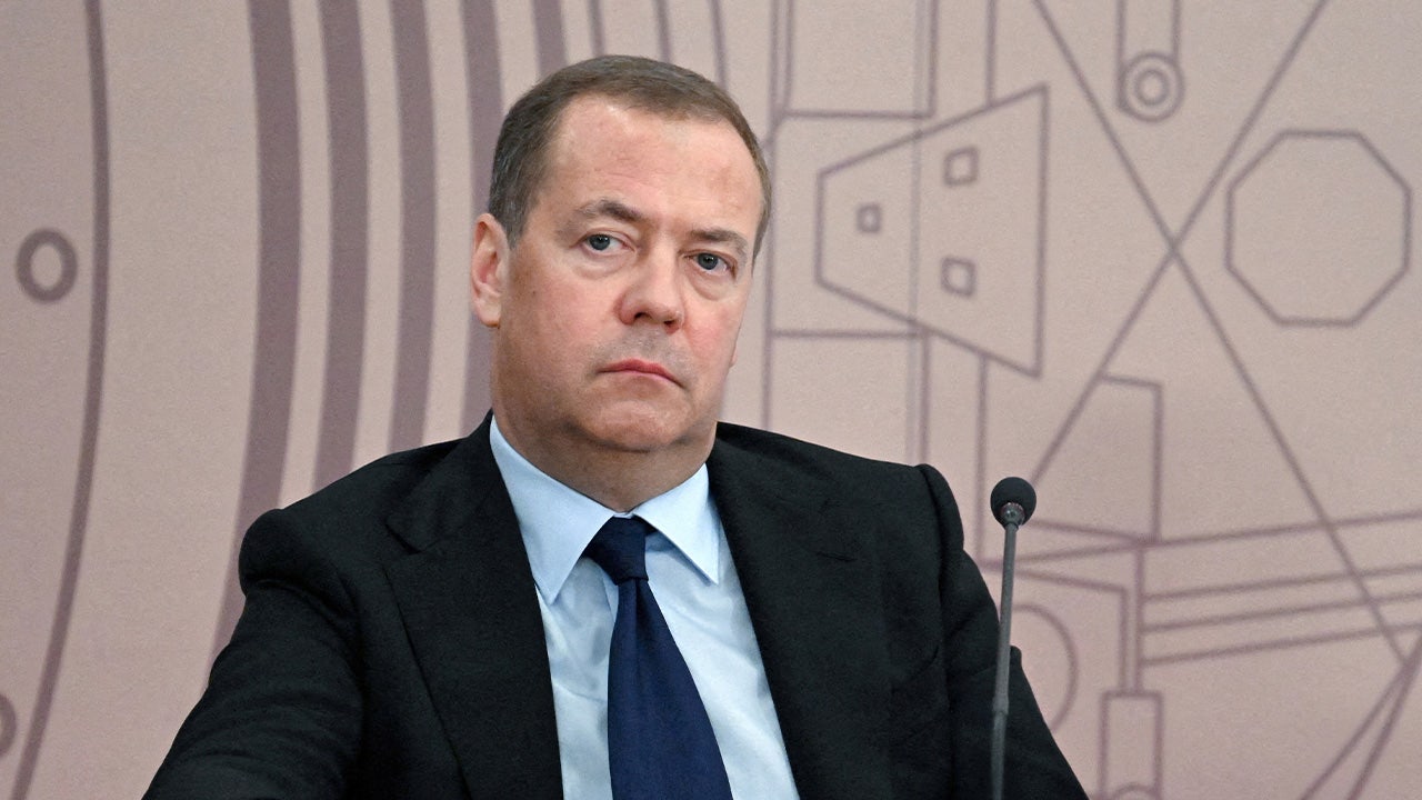 Ruský bývalý prezident Medvedev vyhlásil, že európska „koalícia ochotných“ po stretnutí so Zelenským nedokázala prehrať Trumpa
