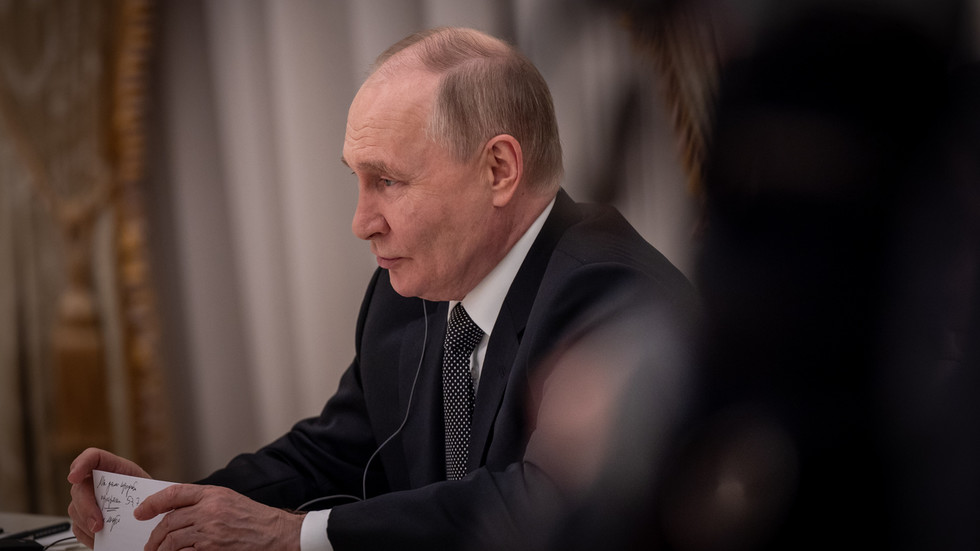 Zatykač na Putina od Medzinárodného trestného súdu je „kontraproduktívny“, tvrdí europoslanec