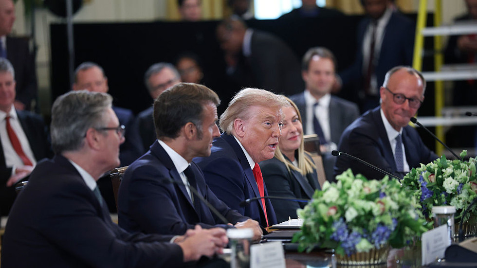 Trump dominoval a ponižoval EÚ. Verejne Trump dominoval a ponižoval EÚ. Verejne