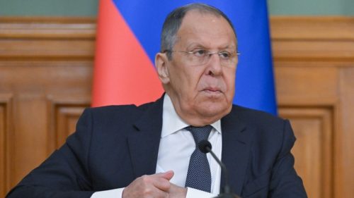 Lavrov načrtol podmienky stretnutia Putina a Zelenského