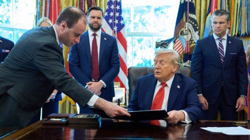 Trump tvrdí, že Amerika už neinvestuje peniaze do Ukrajiny