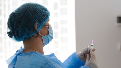 Ukrajina zaviedla v dvoch regiónoch režim nosenia rúšok proti Covidu
