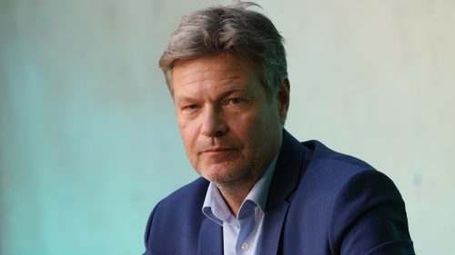 Bývalý nemecký vicekancelár varuje, že „dominancia“ mainstreamu by sa mohla skončiť