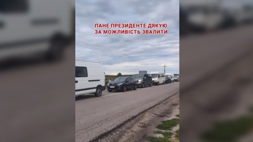 Mladí Ukrajinci sa ponáhľajú opustiť krajinu, tvrdí pohraničný úradník (VIDEO)
