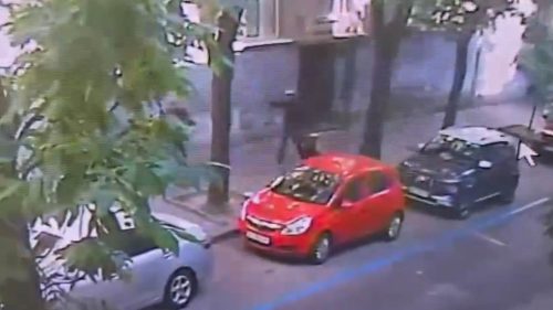 Záznam z bezpečnostnej kamery zachytáva moment, keď postrelili ukrajinského krajne pravicového poslanca (VIDEO, FOTOGRAFIE)