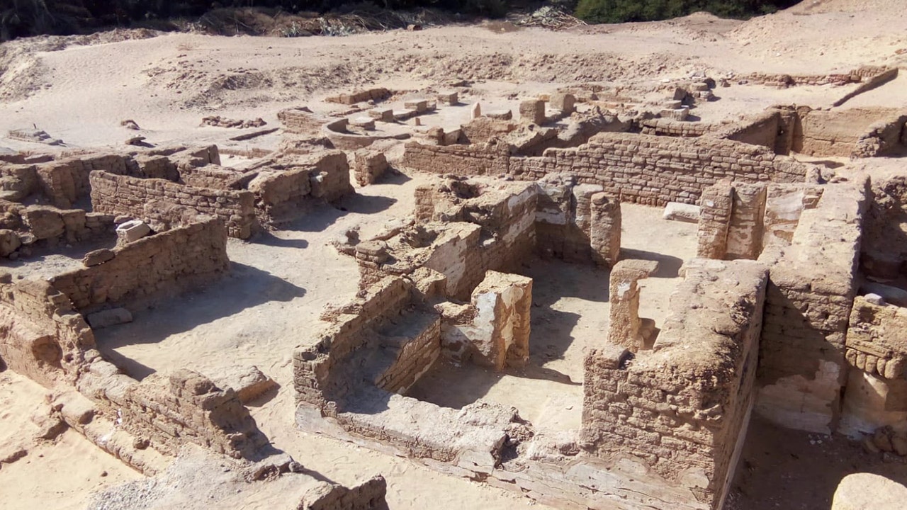 Archeológovia objavili v egyptskej púštnej osade 1600 rokov staré kostoly a nástennú maľbu Ježiša Archeológovia objavili v egyptskej púštnej osade 1600 rokov staré kostoly a nástennú maľbu Ježiša