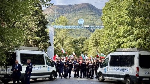 Demonštranti v Bulharsku kritizujú „nacistickú zločinkyňu“ von der Leyenovú (VIDEO)