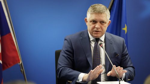 Vstup Kyjeva do NATO je neprijateľný, tvrdí premiér Robert Fico