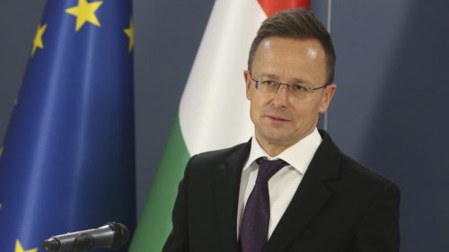 Nútená mobilizácia na Ukrajine je hanbou pre podporovateľov Kyjeva, povedal Szijjártó