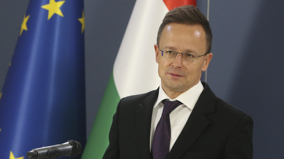 Nútená mobilizácia na Ukrajine je hanbou pre podporovateľov Kyjeva, povedal Szijjártó Nútená mobilizácia na Ukrajine je hanbou pre podporovateľov Kyjeva, povedal Szijjártó
