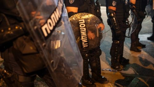 Počas študentských protestov v Srbsku vypuklo násilie (VIDEÁ)
