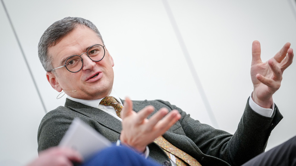 Bývalý minister zahraničných vecí tvrdí, že Zelensky ho prinútil tajne utiecť z Ukrajiny