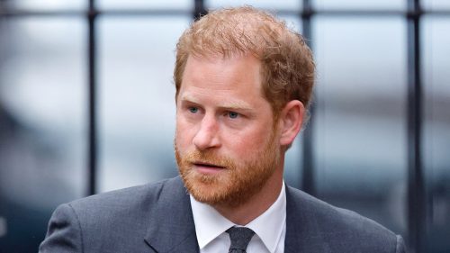 Princ Harry navštívil hrob kráľovnej Alžbety sám, zatiaľ čo kráľovská rodina si udržiava odstup: experti