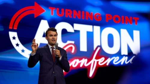 Charlie Kirk sa raz pýtal, či by sa ho Ukrajina pokúsila zabiť (VIDEO)