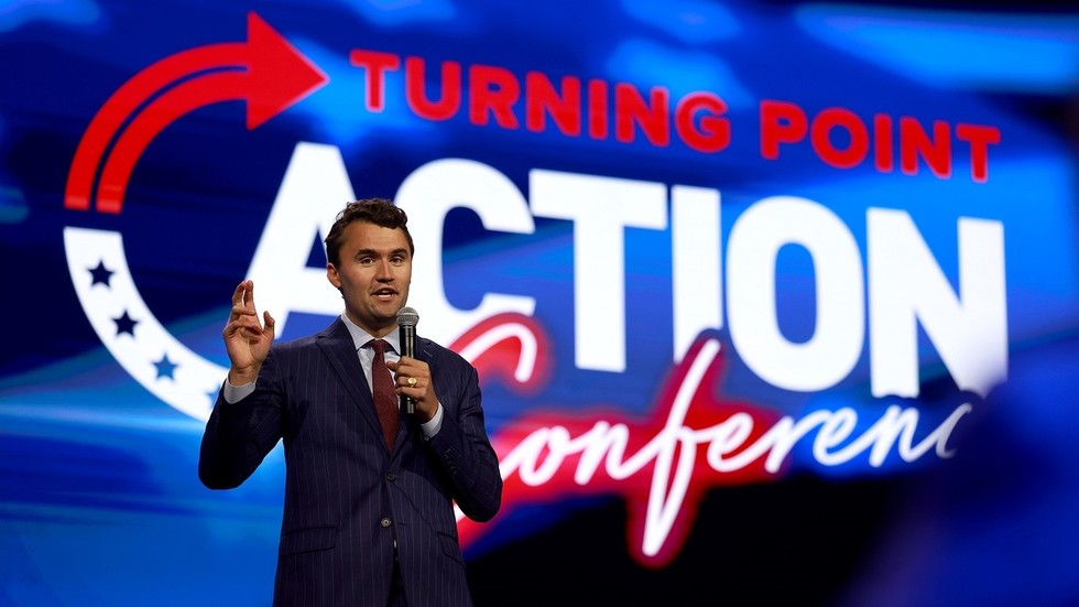 Charlie Kirk sa raz pýtal, či by sa ho Ukrajina pokúsila zabiť (VIDEO)