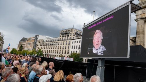 Nech ľudia rozhodnú, či chcú byť vládnutí „Banderovými žiakmi“ – Roger Waters