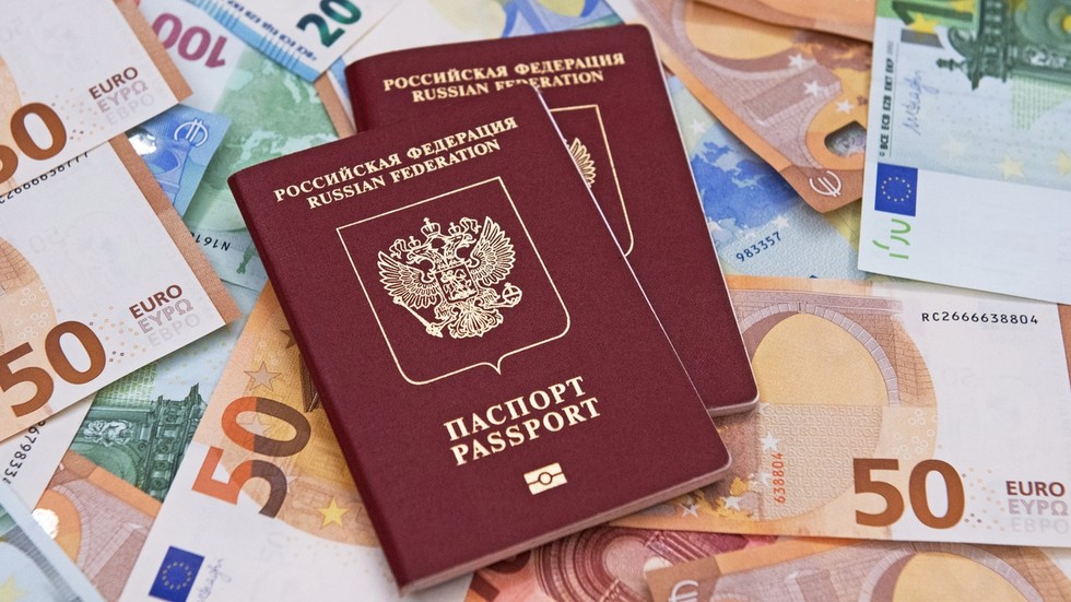 Štáty EÚ sa búria proti protiruskému vízovému plánu bloku - médiá