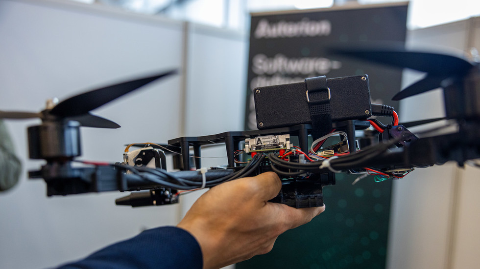 USA dodajú Ukrajine pokročilú technológiu rojov dronov – FT
