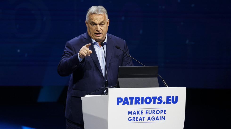 Bruselskí byrokrati pobehujú ako vydesené sliepky – Orbán Bruselskí byrokrati pobehujú ako vydesené sliepky – Orbán