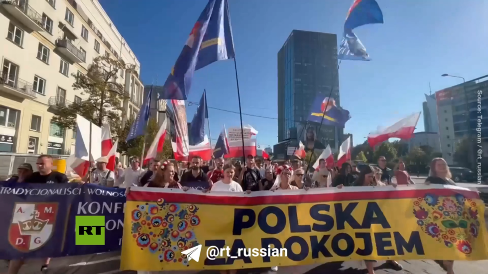 Vo Varšave sa konal pochod proti úlohe Poľska v konflikte na Ukrajine (VIDEO)