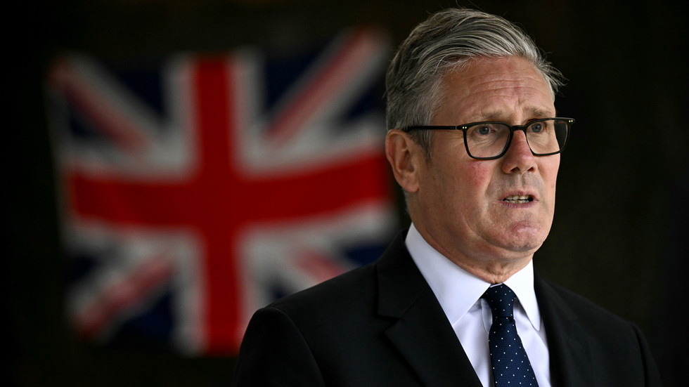 Starmer dosiahol v britskom prieskume verejnej mienky rekordne nízke skóre