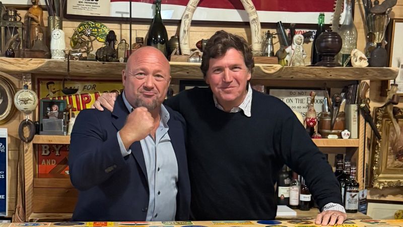 Rozhovor: Tucker Carlson a Alex Jones