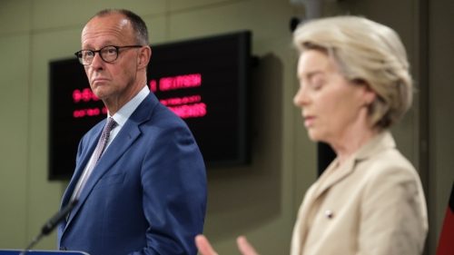 Rivalita Merza s von der Leyenovou sa vyostruje – Bloomberg