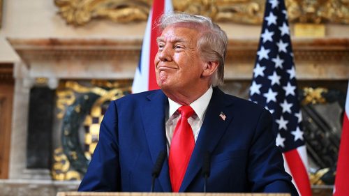 Premiér krajiny NATO kritizuje Trumpa za geografický prešľap (VIDEO)