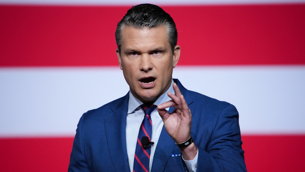 Americký minister vojny sa vyjadril ku konšpiračnej teórii o pizzi v Pentagone.