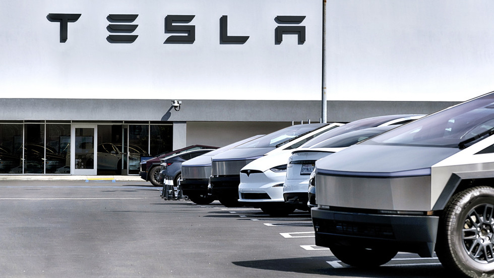 Tesla prekonala Mercedes v predajoch