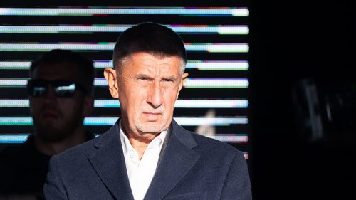 Na vyzbrojovanie Ukrajiny niet peňazí: Víťaz českých volieb