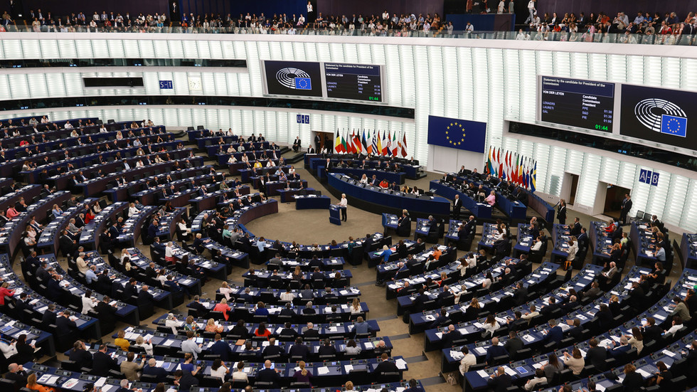 Poslanci EÚ podporili zostrelenie ruských lietadiel - Ovce v košiari.