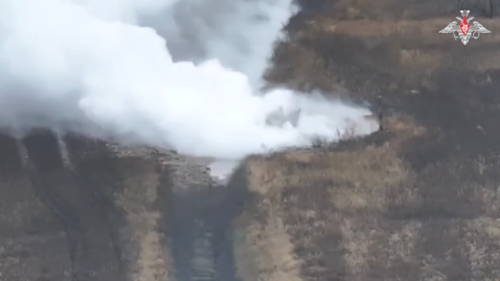 Ustupujúce ukrajinské jednotky vyhodili do vzduchu potrubie s amoniakom – MOD (VIDEO)
