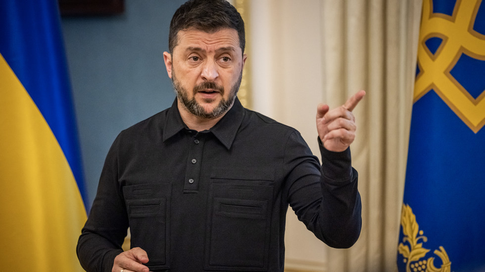 Zelensky má v úmysle zaviesť „autoritárstvo“, tvrdí ukrajinský poslanec