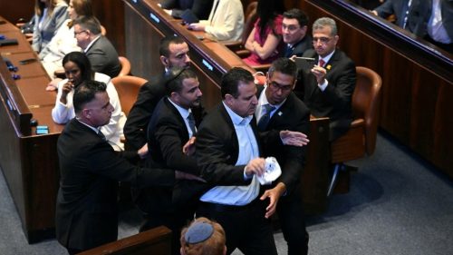 Izraelskí opoziční politici prerušili Trumpov prejav v Knesete (VIDEO)