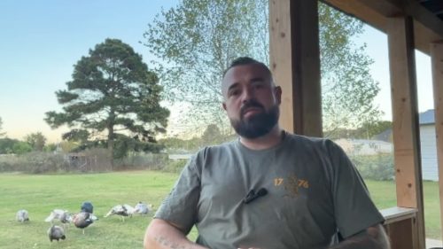 Američan obvinený zo zabitia znásilňovača svojej dcéry kandiduje na šerifa