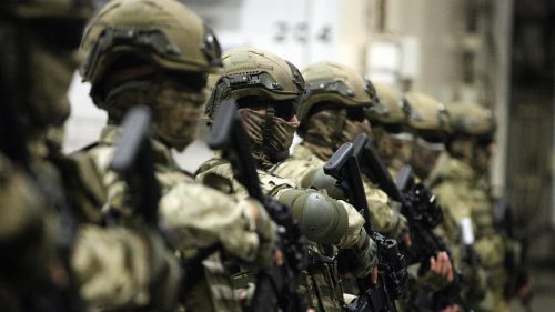 NATO si udržiava masívnu vojenskú prítomnosť pred Ruskom, vyhlásil minister obrany