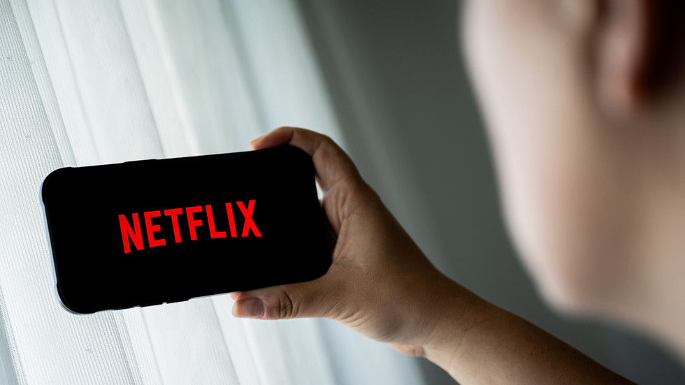 Pentagon kritizuje nový homosexuálny seriál o americkej armáde na Netflixe