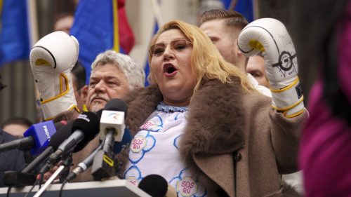 Poslankyňa Európskeho parlamentu hrozí, že „Zelenskému zlomí nohy“