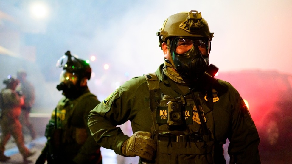 Protestujúci proti ICE sa v Portlande stretli s federálnymi agentmi (VIDEO) Protestujúci proti ICE sa v Portlande stretli s federálnymi agentmi (VIDEO)