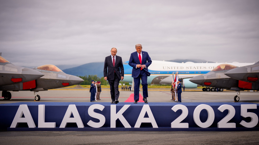 Summit s Putinom by nemal byť „strateným časom“, tvrdí Trump Summit s Putinom by nemal byť „strateným časom“, tvrdí Trump