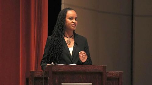 Profesorka na Howardovej univerzite vyzýva politických spojencov bielych liberálnych socialistov, aby napodobňovali masového vraha ako vigilante
