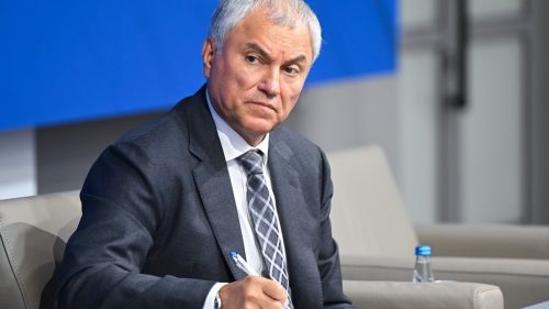 EÚ platí za americký plyn „ceny Chanel“, tvrdí ruský poslanec
