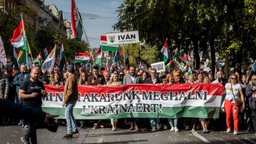 „Nechceme zomrieť za Ukrajinu“ – mieroví pochodujúci v Budapešti (VIDEO)
