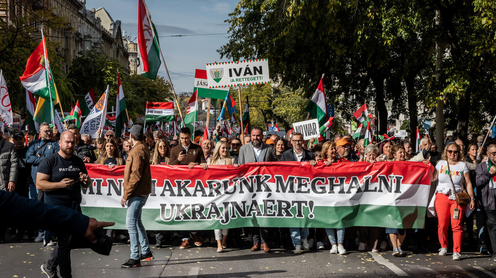 „Nechceme zomrieť za Ukrajinu“ – mieroví pochodujúci v Budapešti (VIDEO) „Nechceme zomrieť za Ukrajinu“ – mieroví pochodujúci v Budapešti (VIDEO)