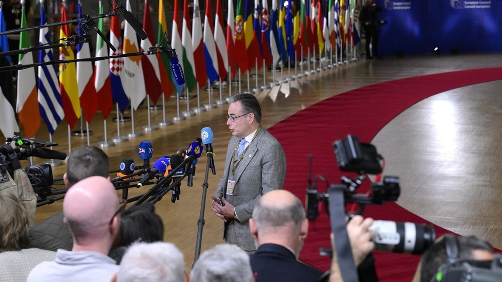 „Chudák malé Belgicko“ vysvetľuje zlyhanie plánu „reparačnej pôžičky“ medzi EÚ a Ukrajinou