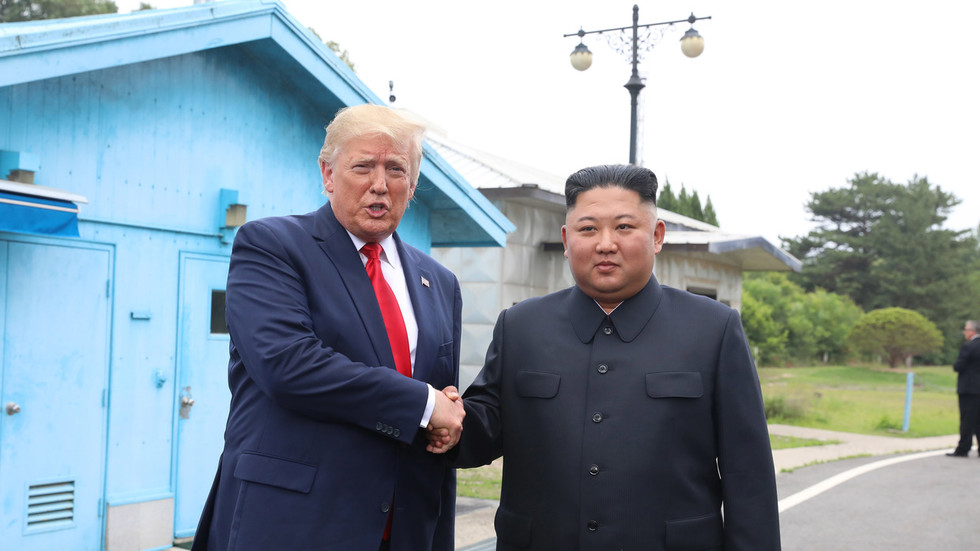 Trump hovorí, že by „rád videl“ Kim Čong-una